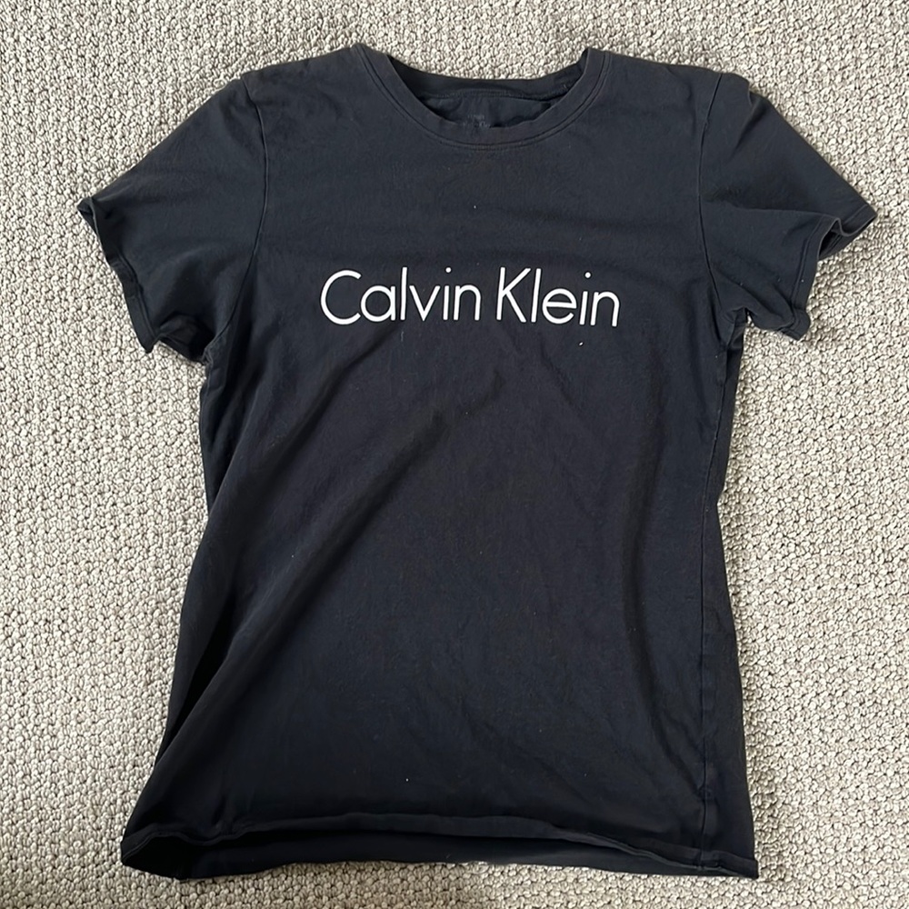 Calvin Klein basic logo black tee. Size fits tween girl. Youth L